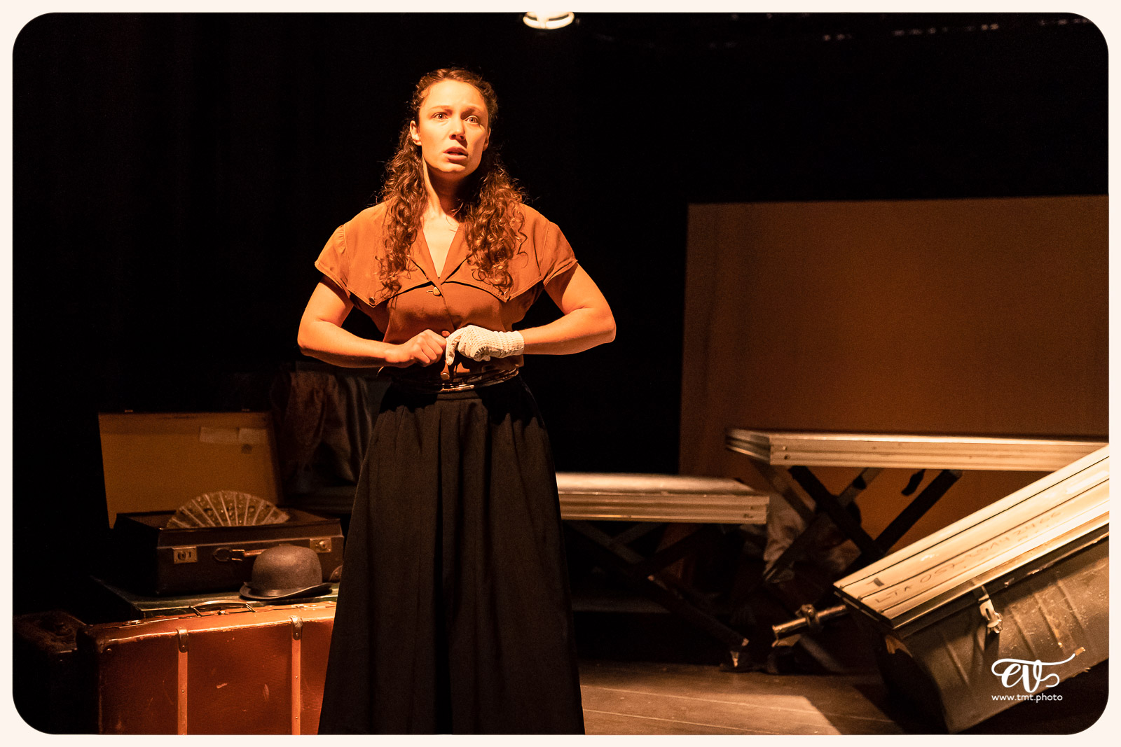 LA MESNIE H. - UN JOUR D'ÉTÉ